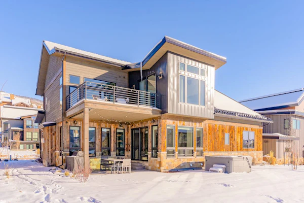 Mountain home near gondola to ski resort with private hot tub & game/pub room