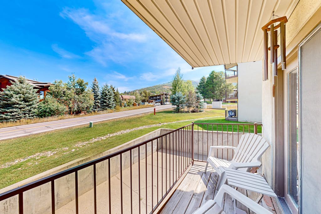 2nd-Floor Condo w/Mountain Views, Private Balcony, Fast WiFi, & Gas Fireplace