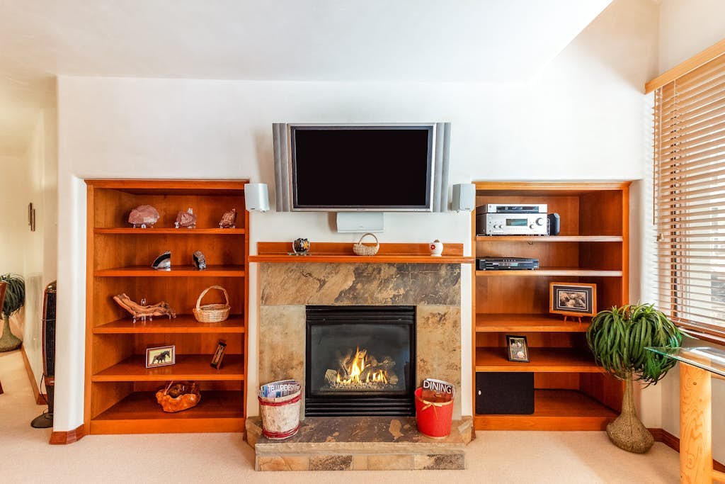 Comfortable & cozy mountain retreat w/beautiful mountain & ski views
