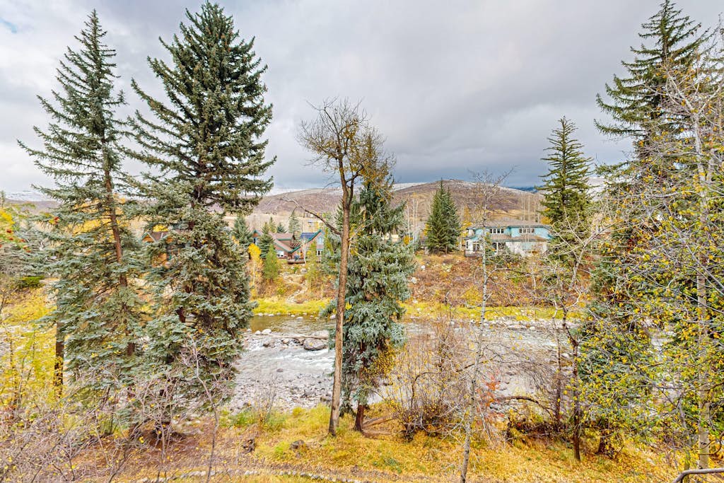 Conveniently located condo with W/D, full kitchen, & shared pool / hot tub