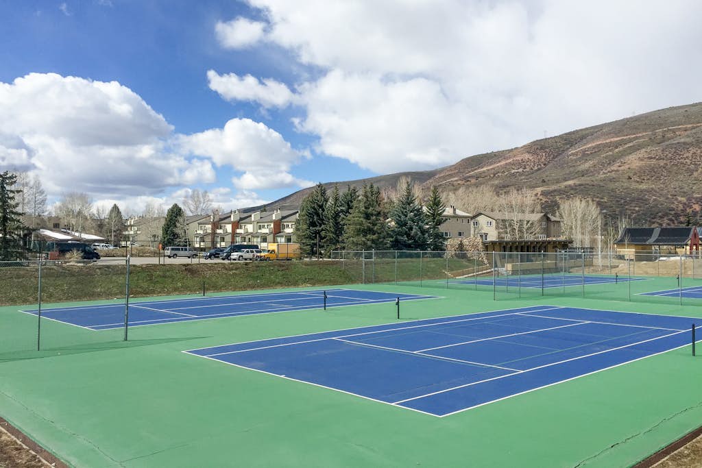 Stunning Modern Condo on Golf Course with Mountain Views - Close to Vail