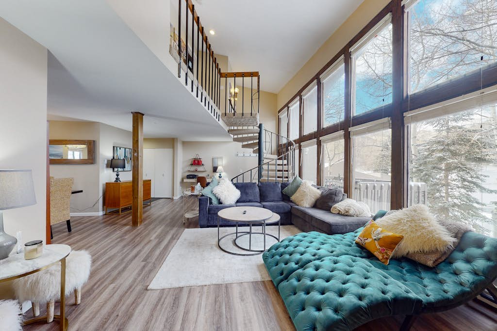 Mountain-view condo with washer/dryer, fireplace, patio & golf nearby