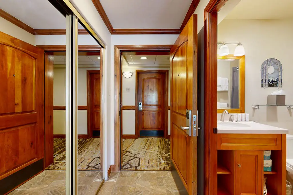 Lion Square Lodge South 473