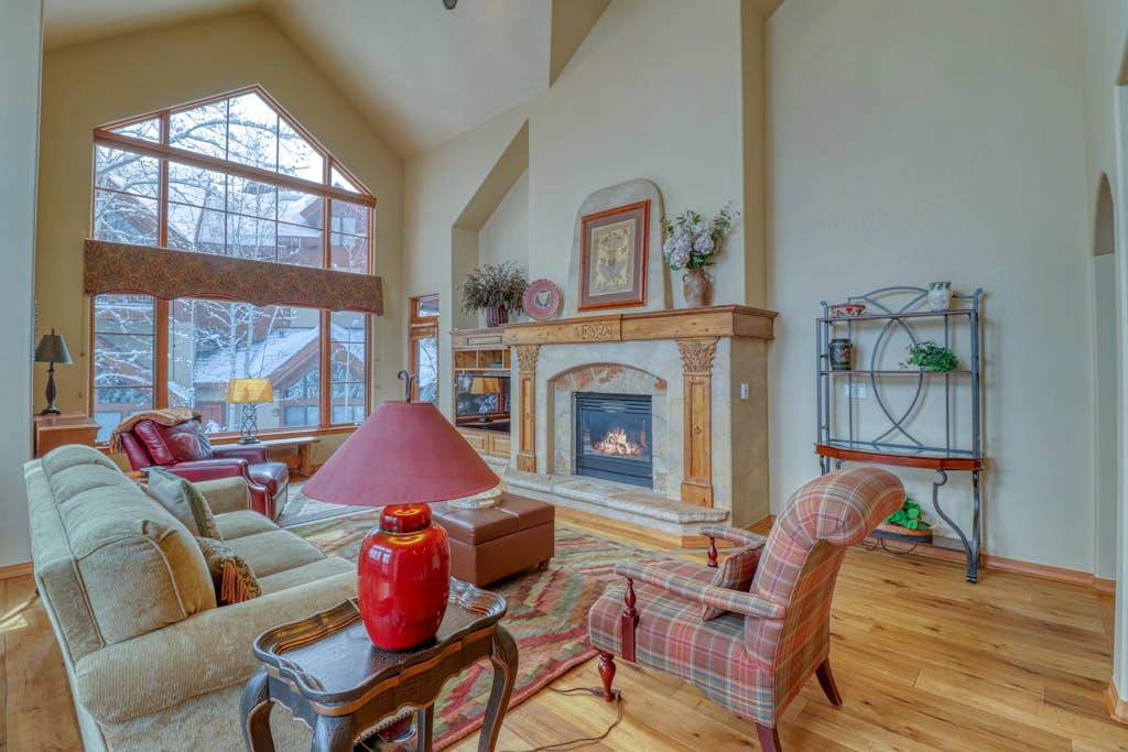 Spruce Tree Lodge #208