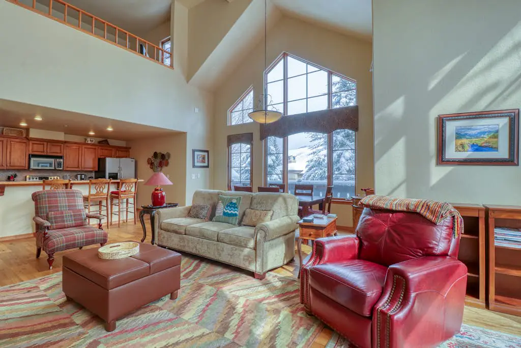 Spruce Tree Lodge #208