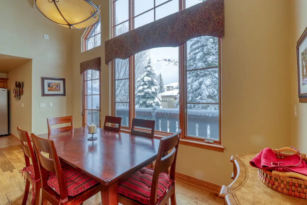 Spruce Tree Lodge #208