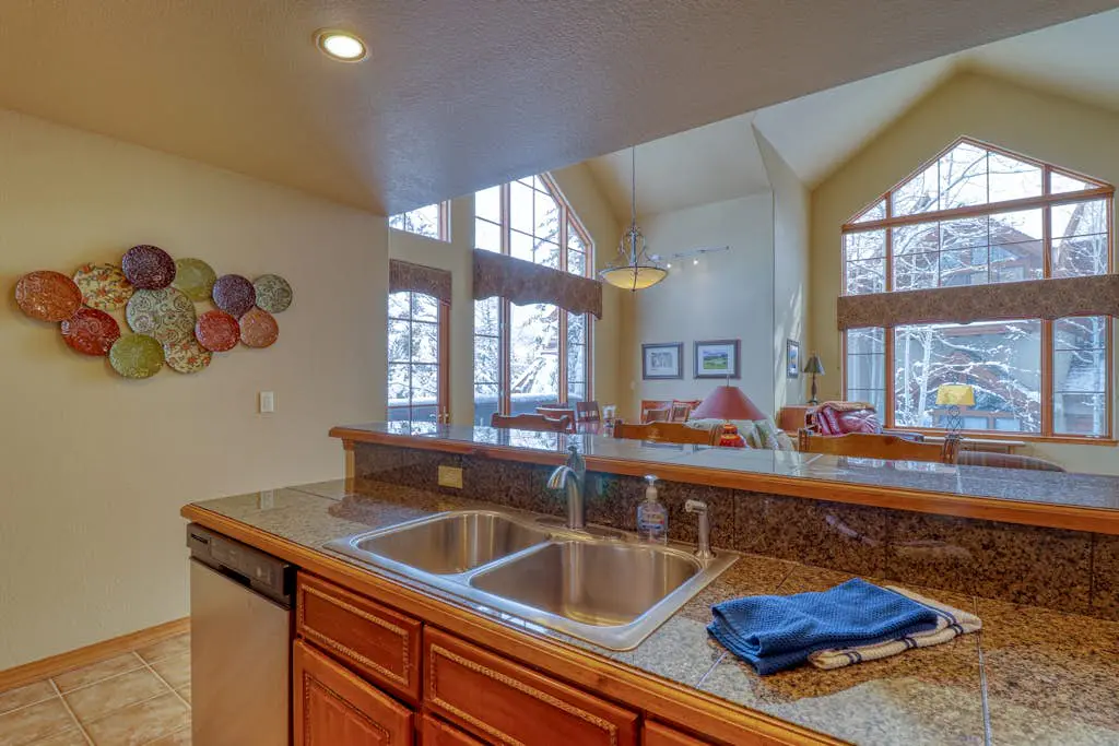 Spruce Tree Lodge #208