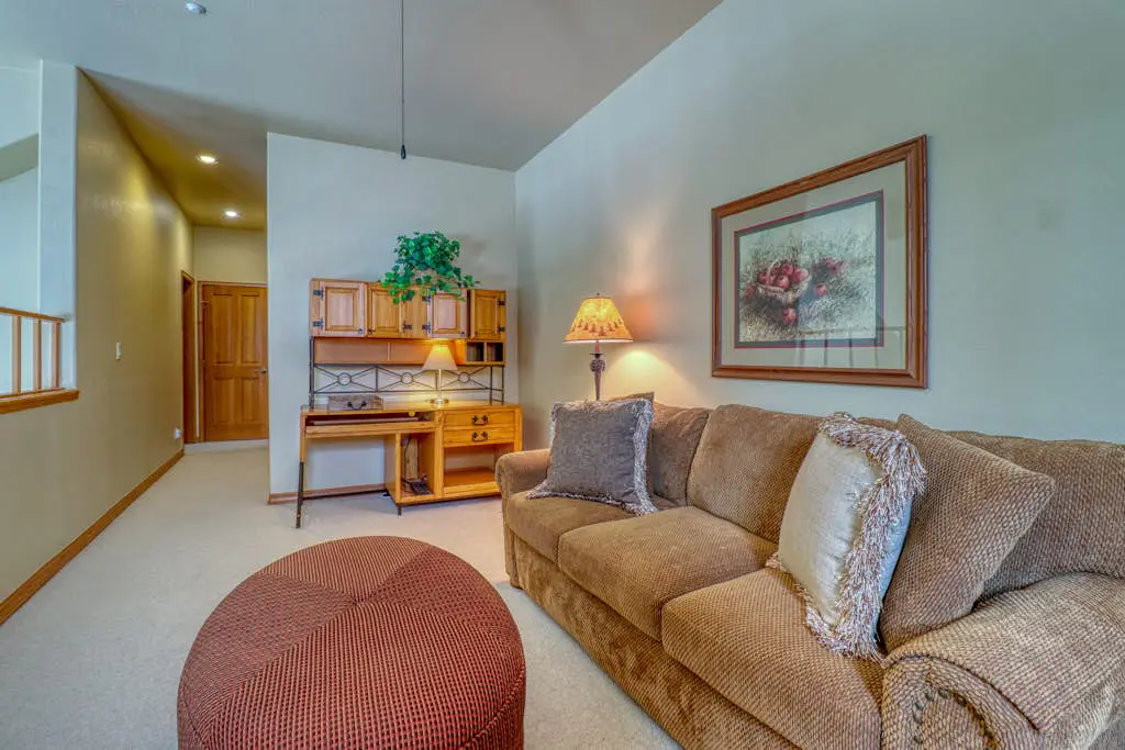 Spruce Tree Lodge #208