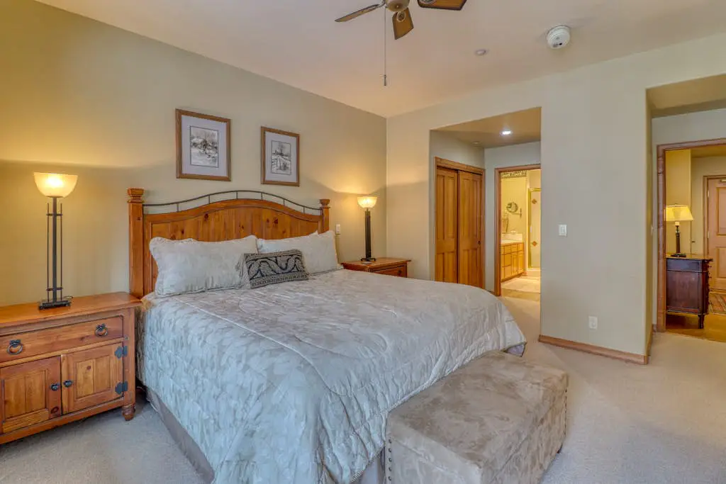 Spruce Tree Lodge #208