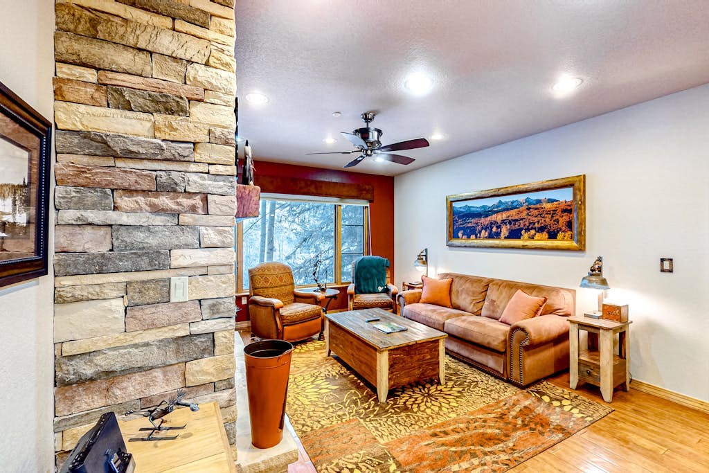 Cozy slope-side stay with excellent resort perks & scenic balcony