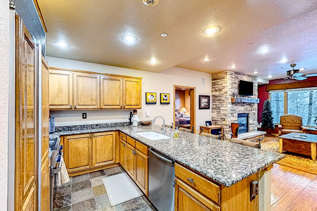 Aspenwood Lodge, Unit 203