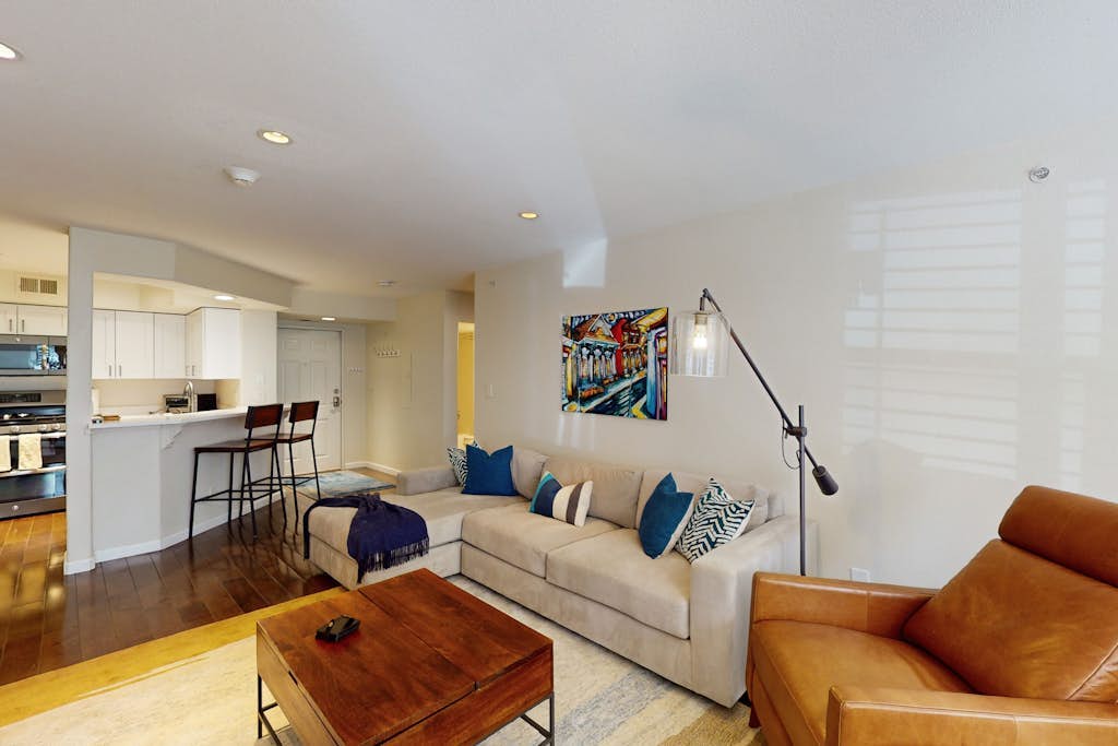 Cozy condo with gas grill, on the Eagle river, walk to Edwards Riverwalk,