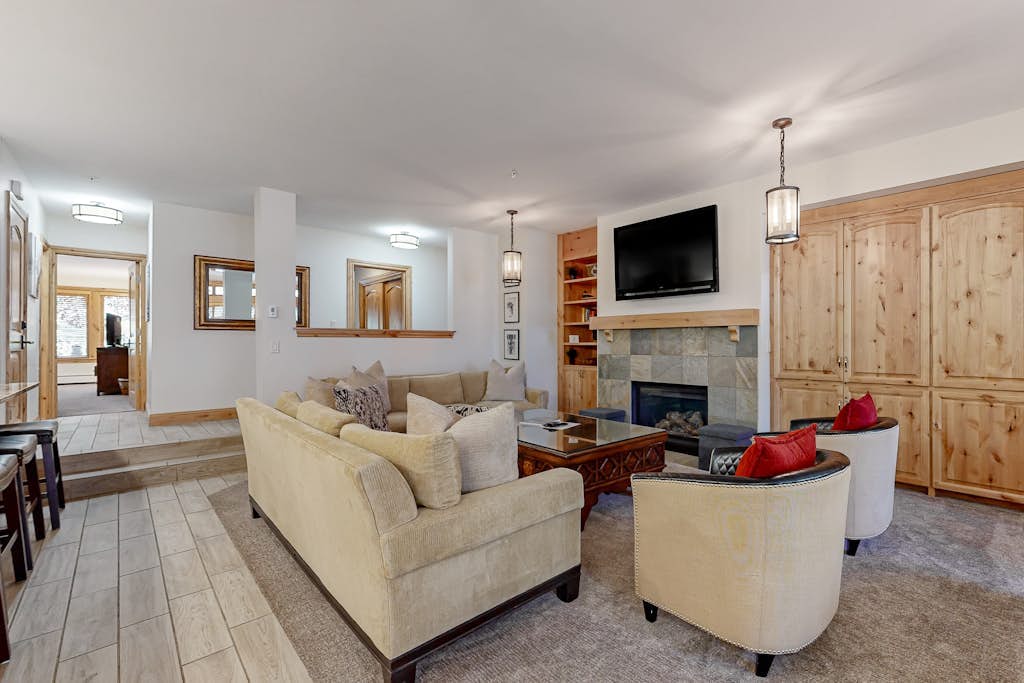 Lion Square Lodge East 115