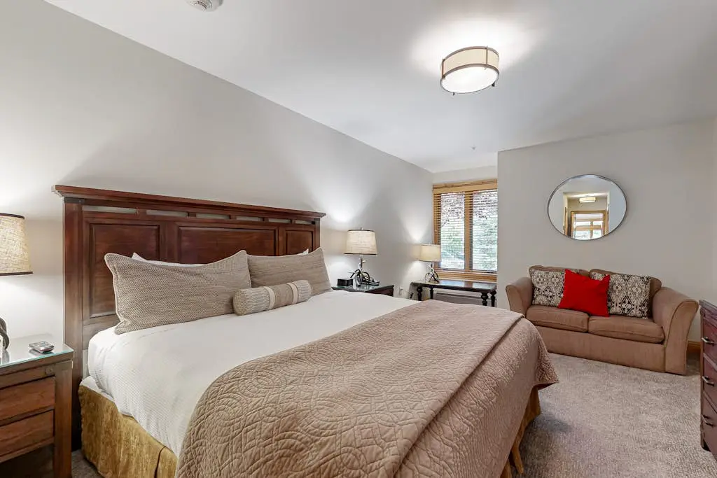 Lion Square Lodge East 115