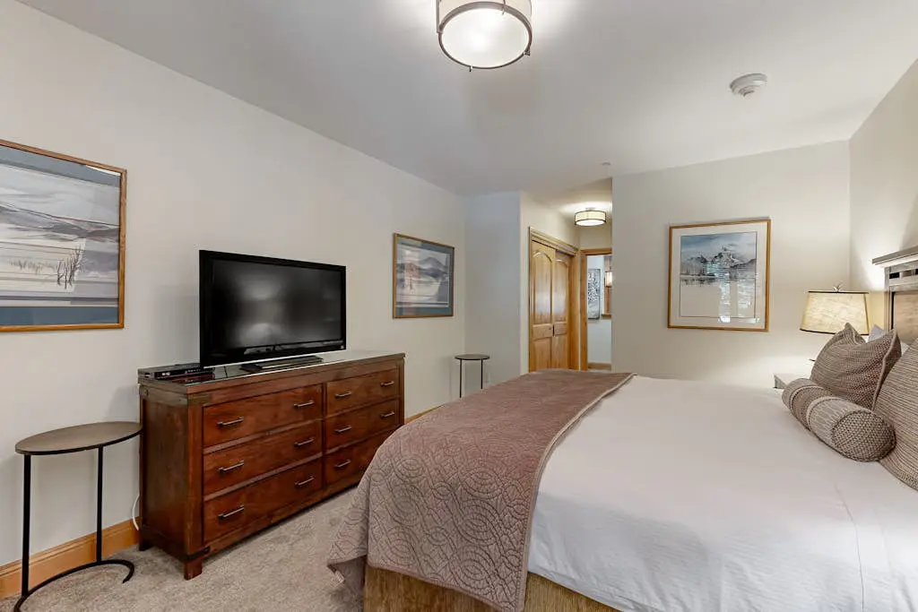 Lion Square Lodge East 115