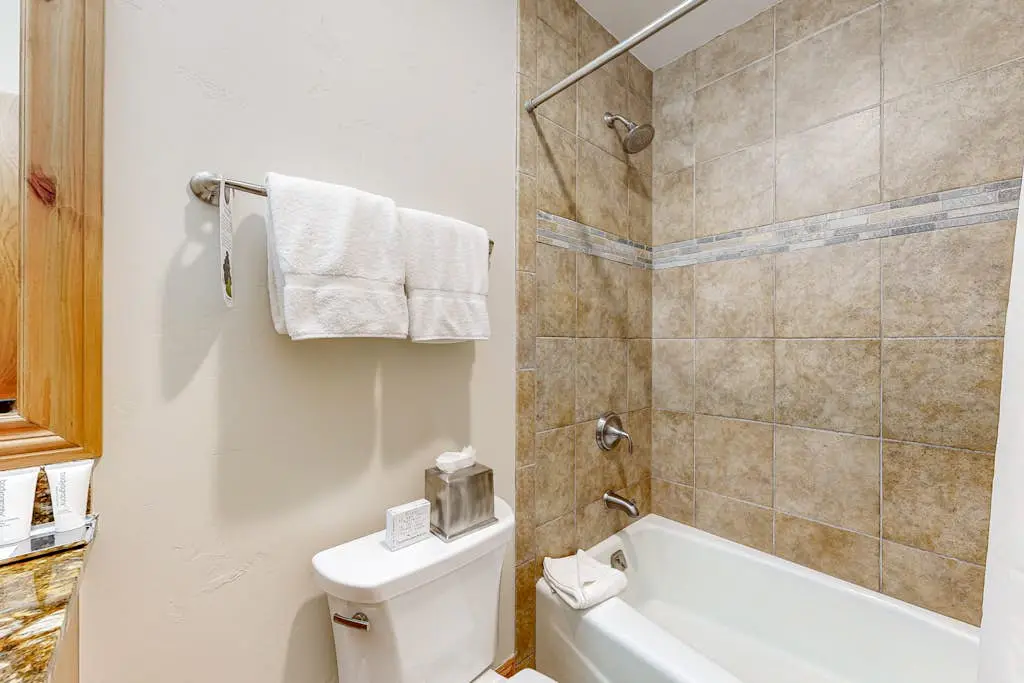 Lion Square Lodge East 115