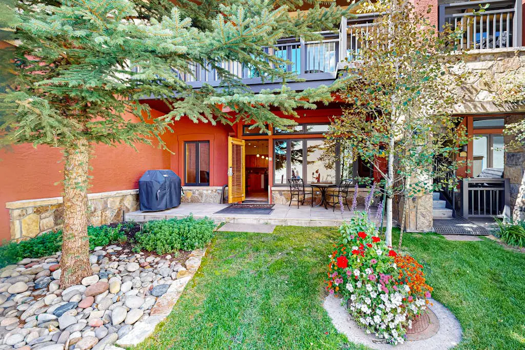 Lion Square Lodge East 115