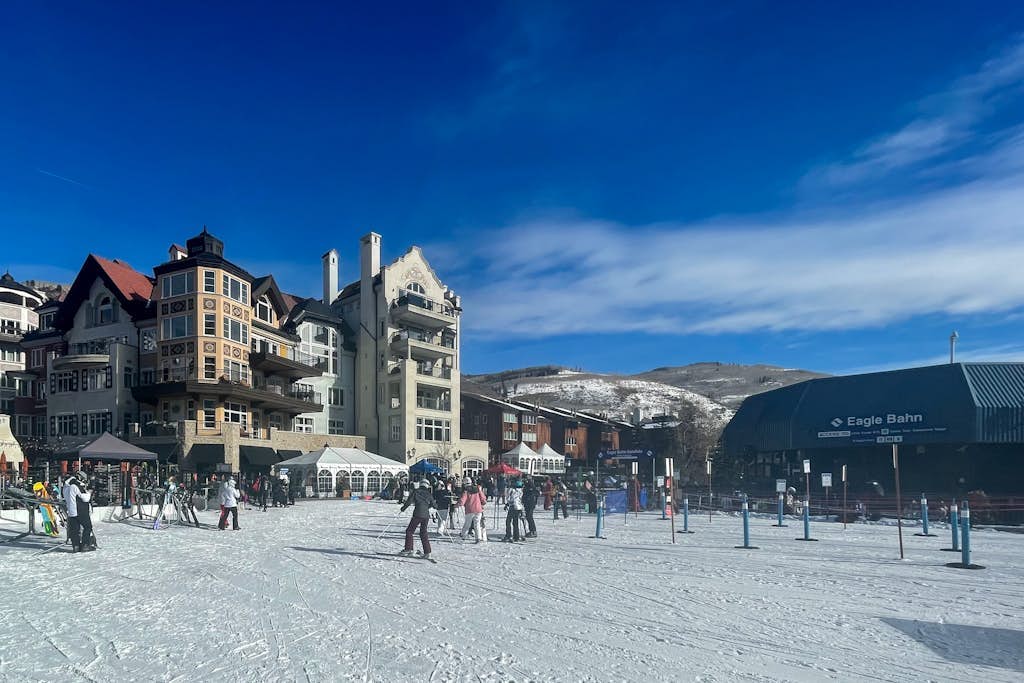 Ski-in/out Lionshead villa w/ fireplace, AC, fast WiFi, shared pool/hot tubs/W/D