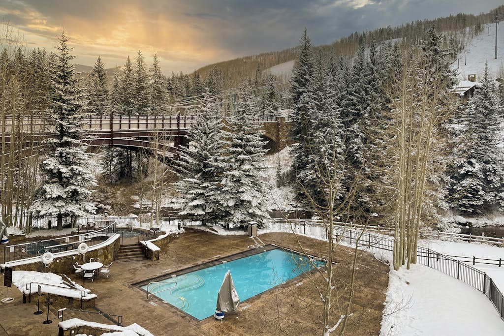 Luxe ski-in/out Lionshead home w/fireplace, fast WiFi, W/D, shared pool/hot tubs