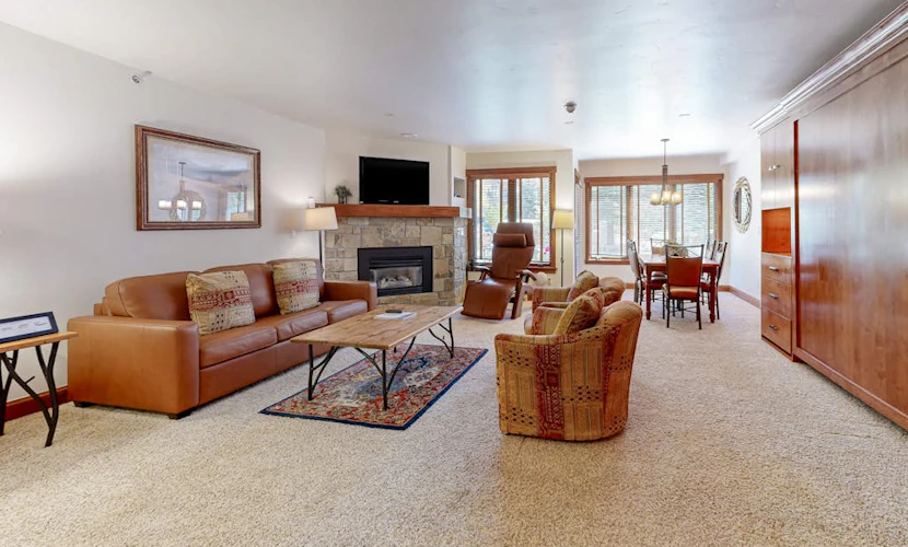 Chalet in Ski-In/Ski-Out Complex w/Fireplace, Fast WiFi, & Shared Pool/Hot Tubs