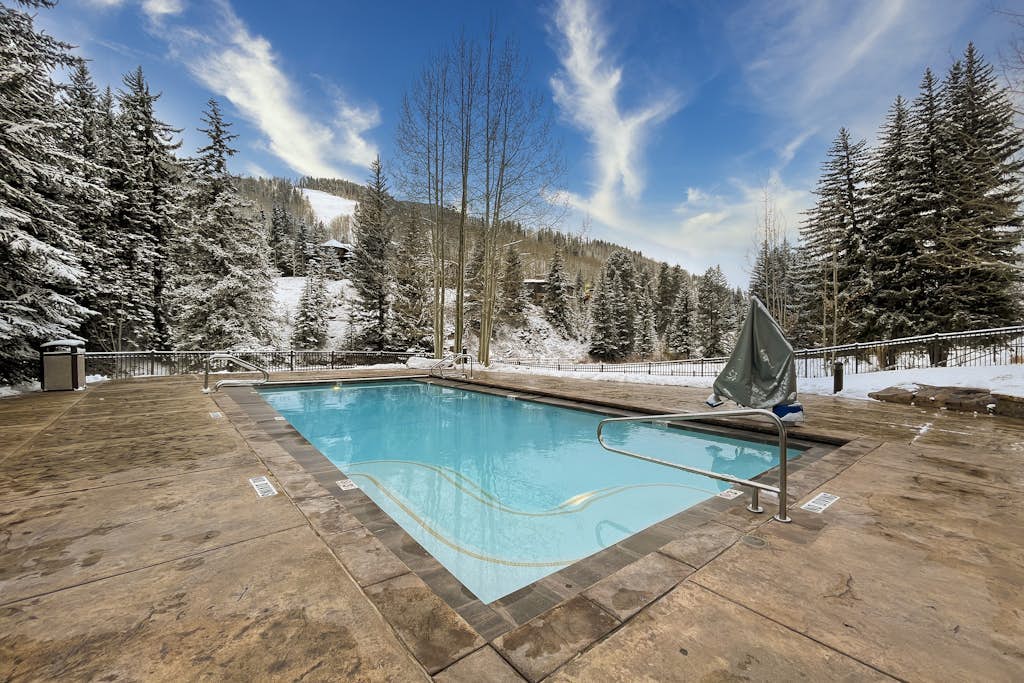 Chalet in Ski-In/Ski-Out Complex w/Fireplace, Fast WiFi, & Shared Pool/Hot Tubs