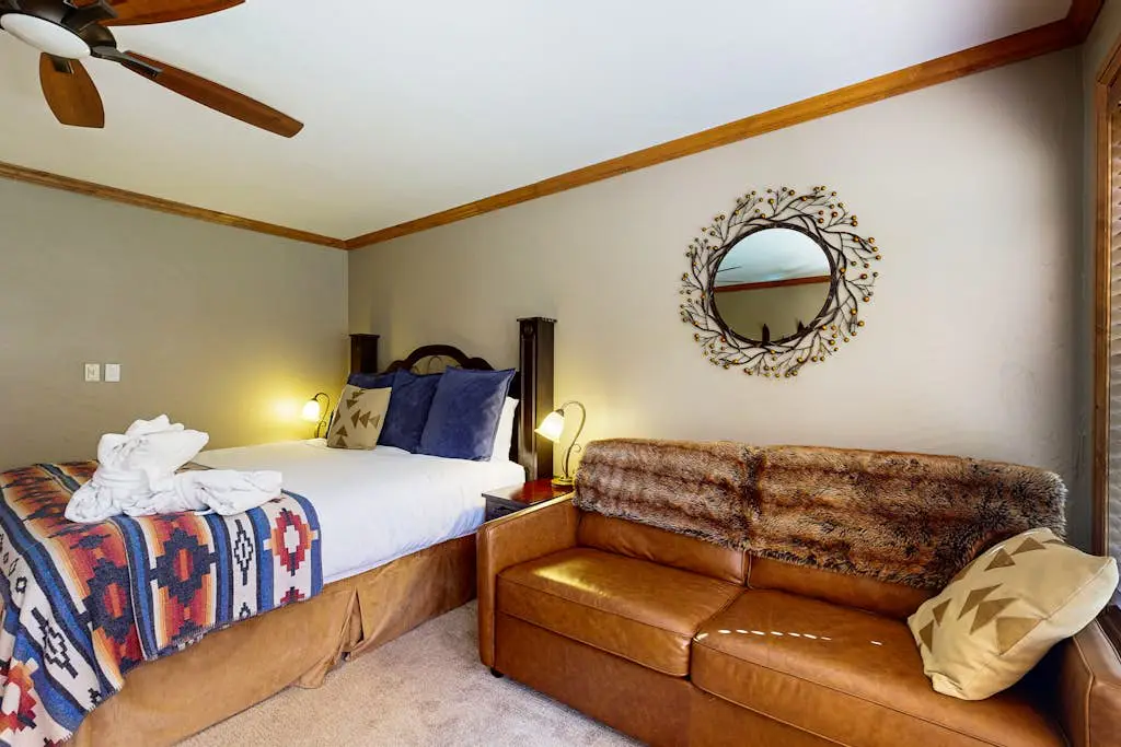 Lion Square Lodge South 166