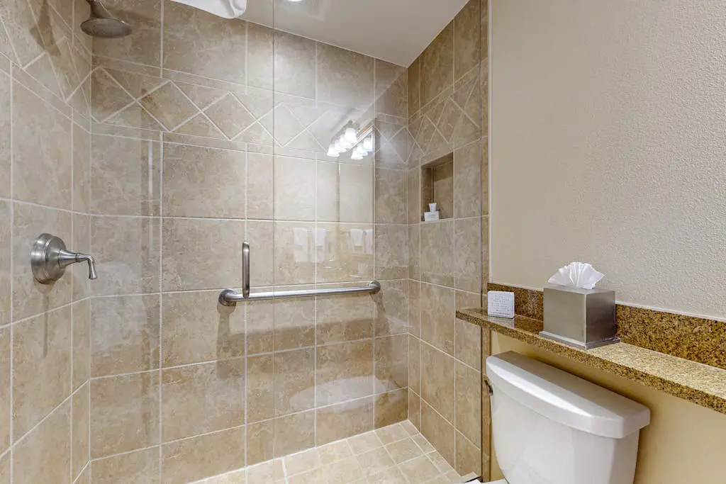 Lion Square Lodge South 550