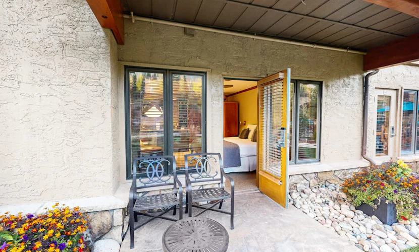 Ski-in/out, luxury lodge room w/ high-speed WiFi & shared pool/hot tub/laundry