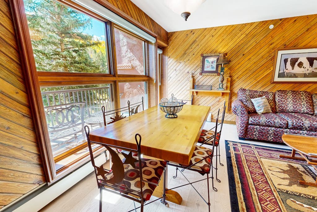 Mountain view, ski-in/out condo w/ fireplace, fast WiFi, shared pool/hot tubs/WD