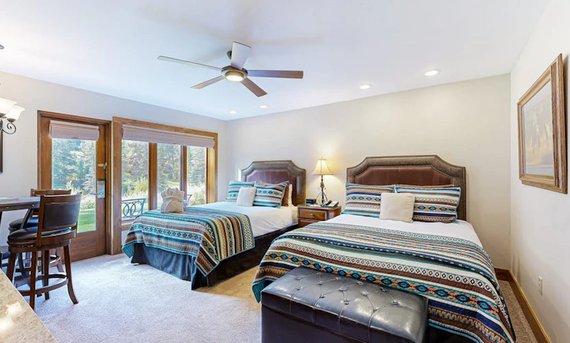 Ski-in/out, hotel-style studio w/ high-speed WiFi & shared pool, hot tubs, W/D
