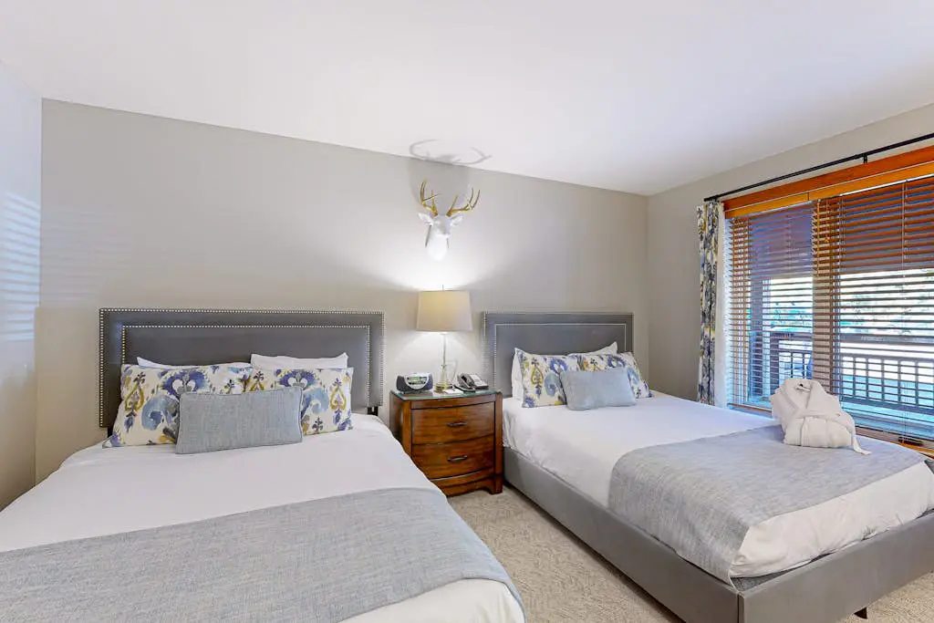 Lion Square Lodge South 365