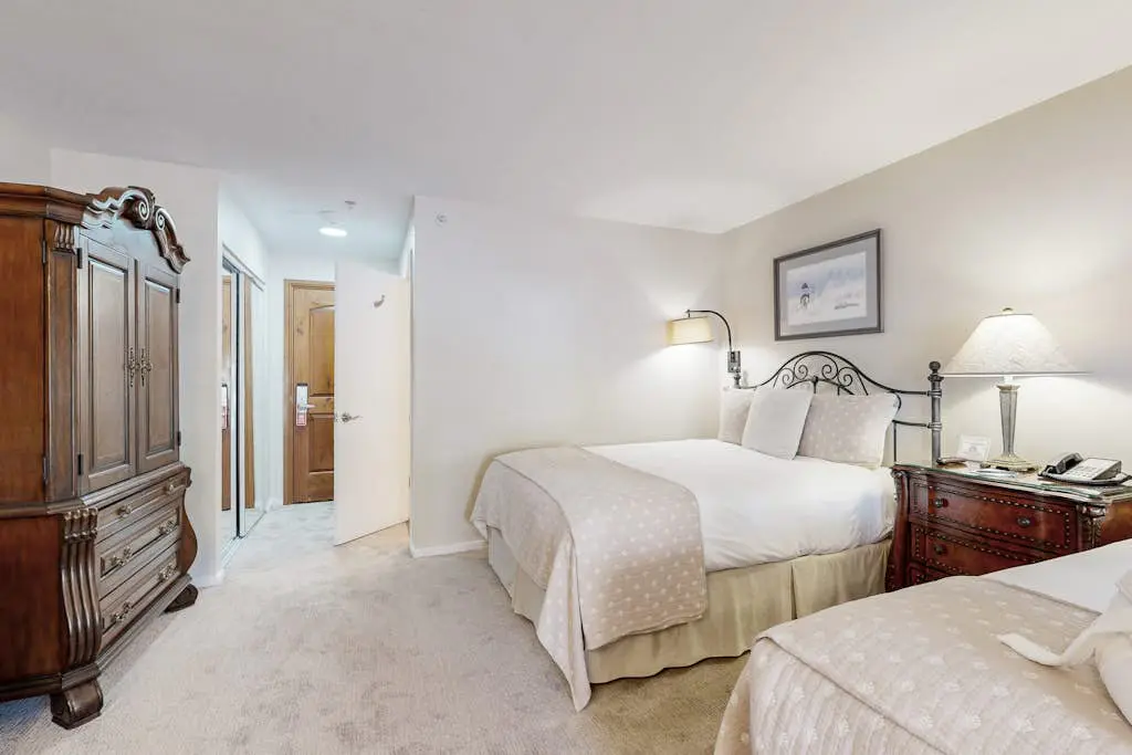 Lion Square Lodge South 373