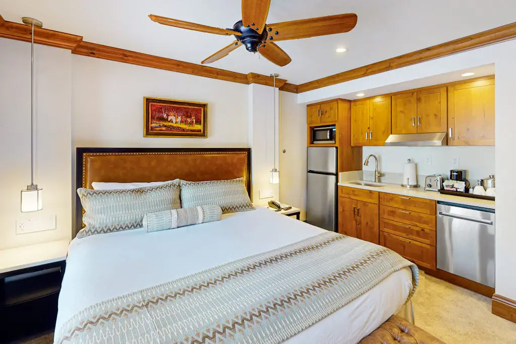 Lion Square Lodge South 460