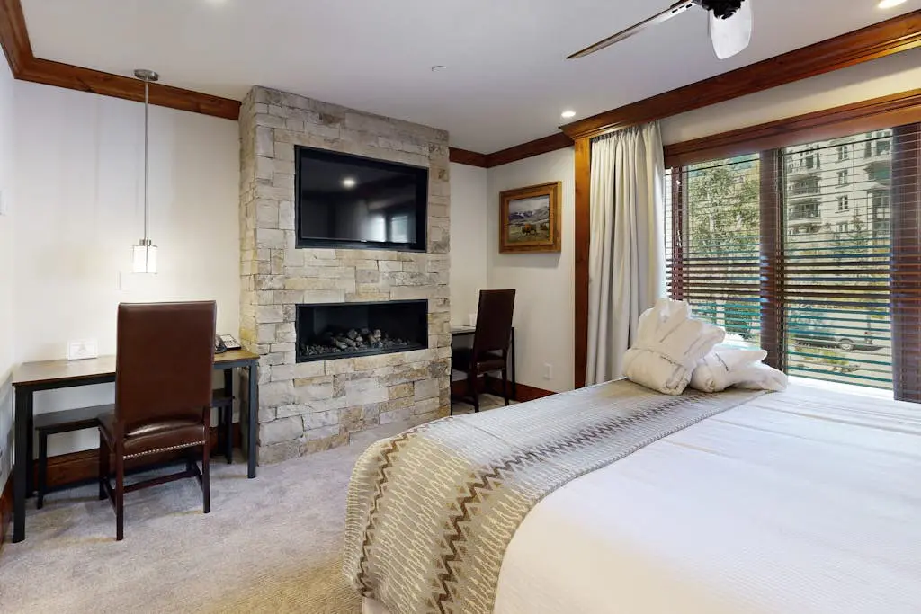Lion Square Lodge South 460