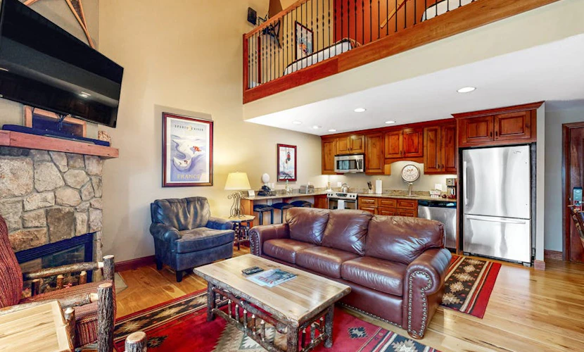 Ski-in/ski-out condo w/ grill, fast WiFi, fireplace, shared pool/hot tub/laundry