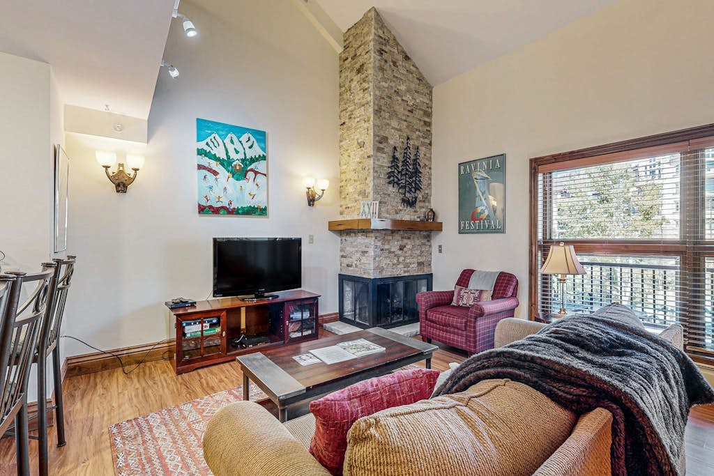Lion Square Lodge South 560