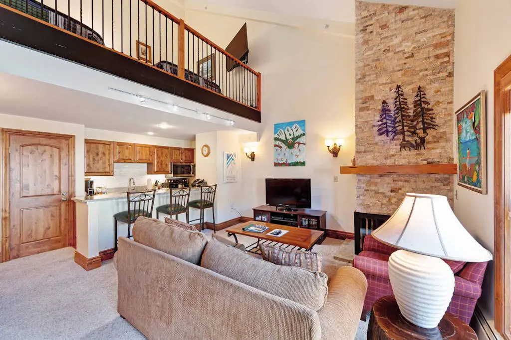 Lion Square Lodge South 560