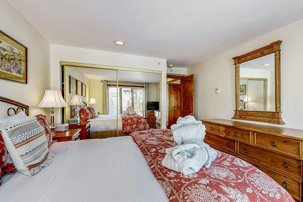 Lion Square Lodge South 560