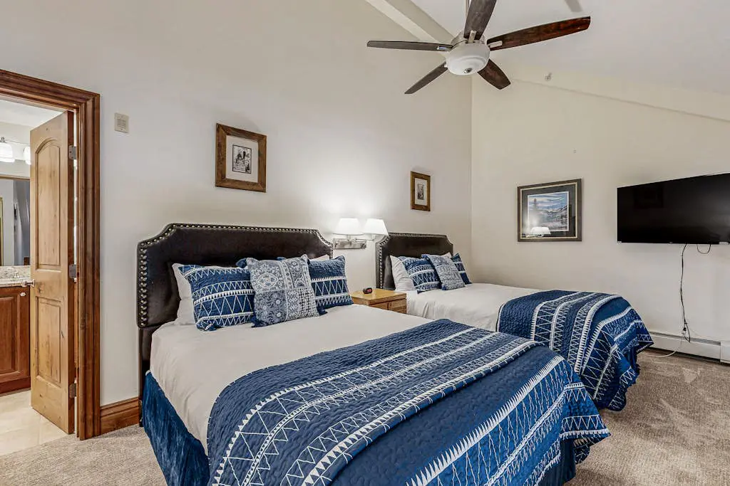 Lion Square Lodge South 560