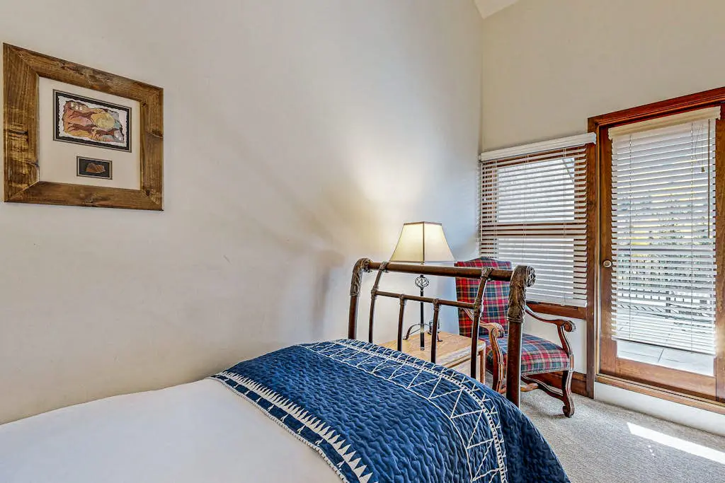 Lion Square Lodge South 560