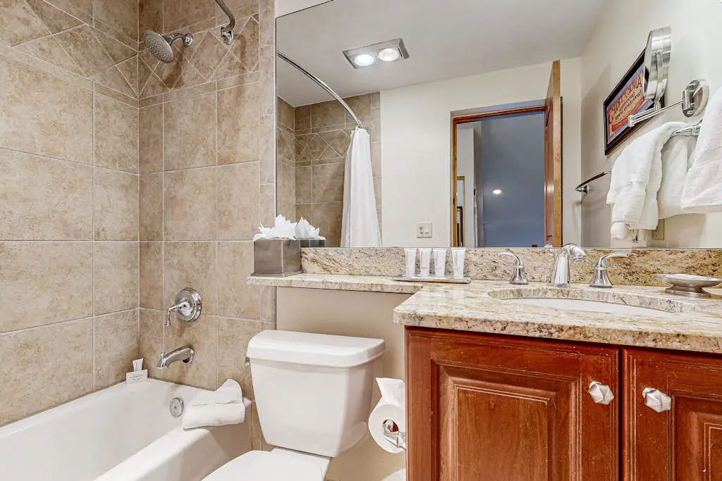 Lion Square Lodge South 560