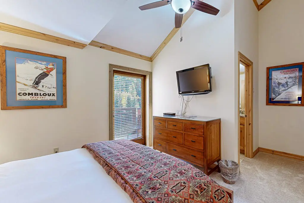 Lion Square Lodge South 655