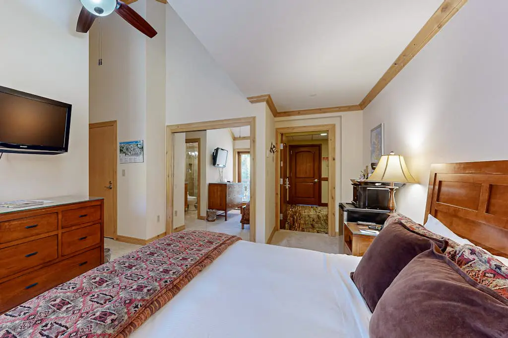 Lion Square Lodge South 655