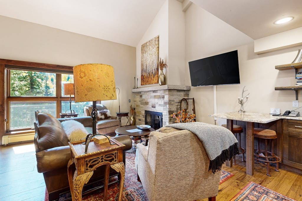 Lion Square Lodge South 566