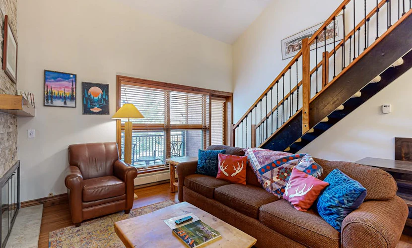 Elegant, ski-in/out condo w/ fireplace, fast WiFi, shared pool/hot tubs/laundry