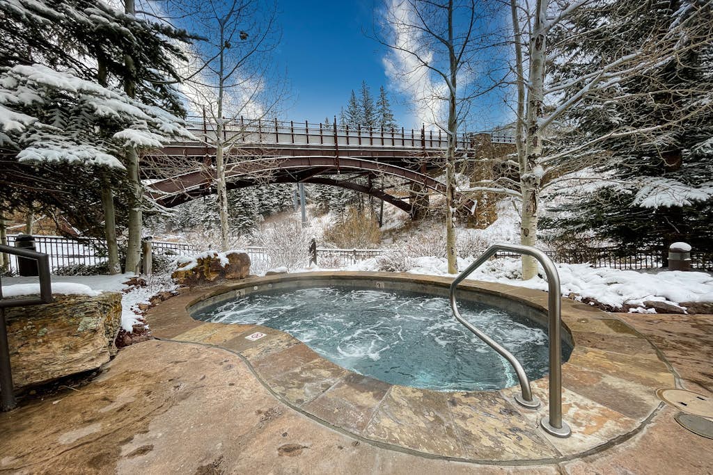 Elegant, ski-in/out condo w/ fireplace, fast WiFi, shared pool/hot tubs/laundry