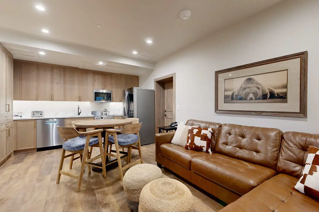 Lion Square Lodge South 255