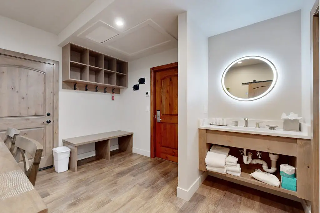 Lion Square Lodge South 257