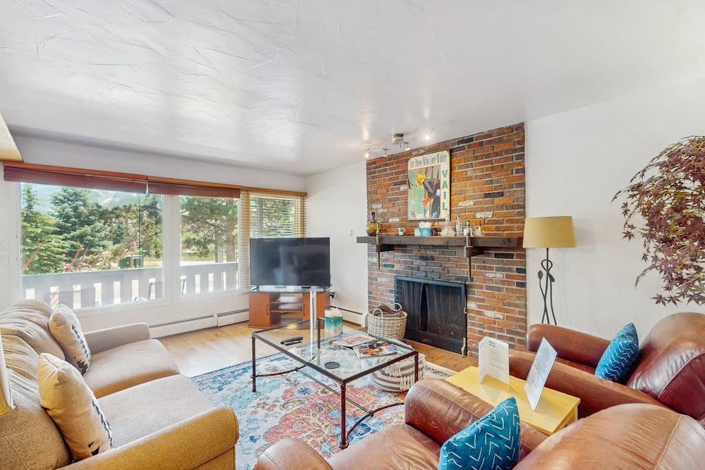 Updated Condo with Walkable Locale, Free WiFi & Private Washer/Dryer