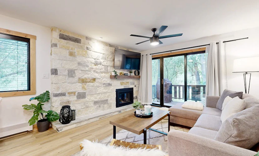 Remodeled condo with mountain view, deck, fireplace, & W/D - walkable location